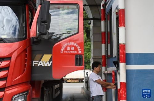 友誼關(guān)口岸上半年貨物進(jìn)出口創(chuàng)新高，彰顯廣西外貿(mào)強勁活力